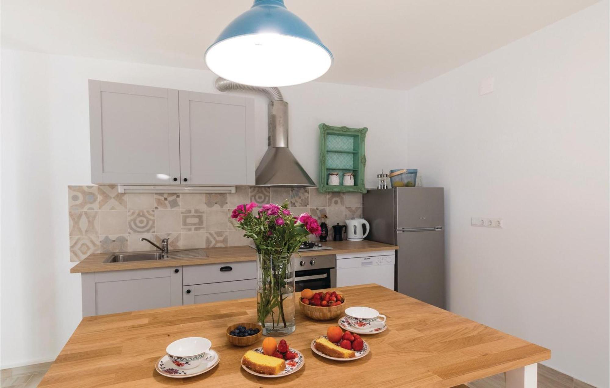 Awesome Apartment In Blace With House Sea View מראה חיצוני תמונה