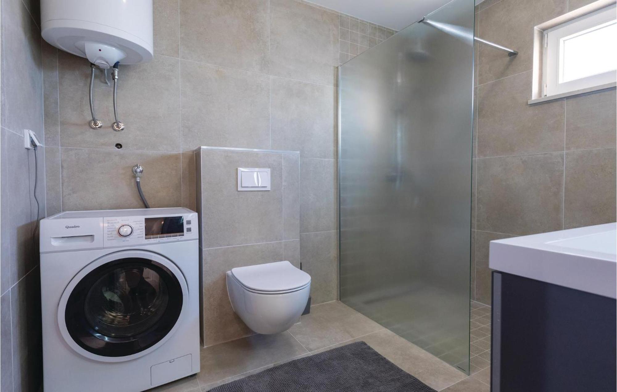 Awesome Apartment In Blace With House Sea View מראה חיצוני תמונה
