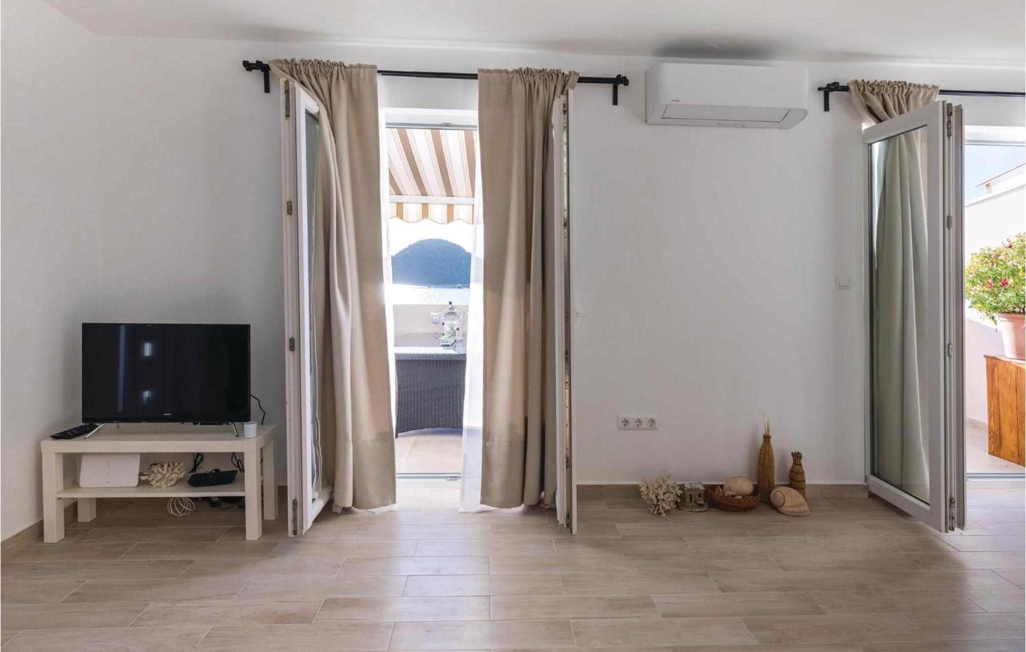 Awesome Apartment In Blace With House Sea View מראה חיצוני תמונה