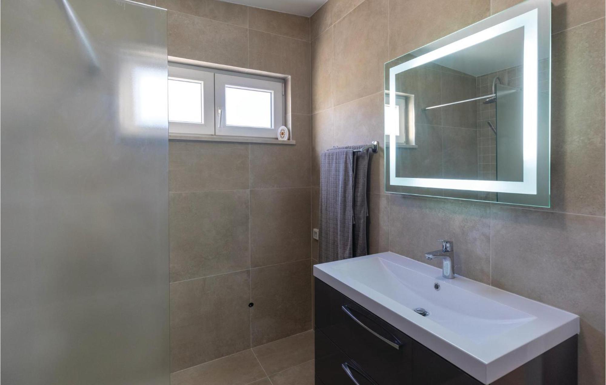 Awesome Apartment In Blace With House Sea View מראה חיצוני תמונה